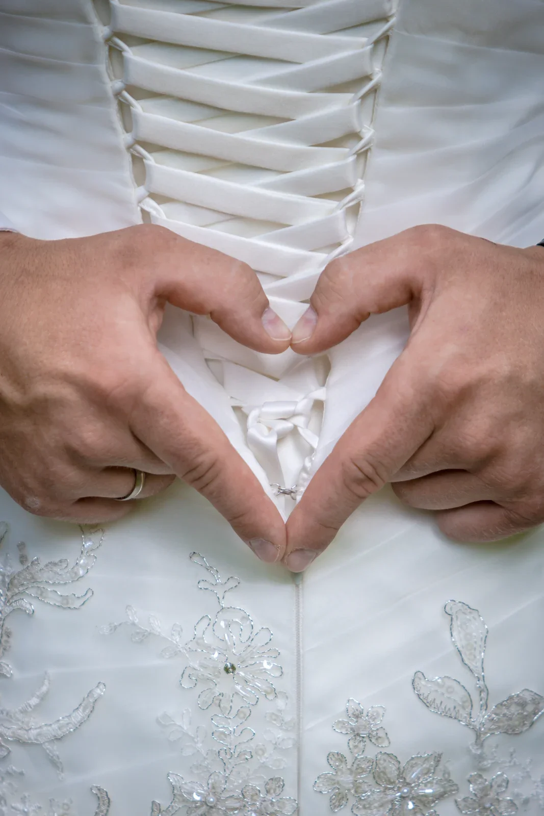 Ein Herz aus zwei Händen – Hochzeit von Karina und Alex in Suhl