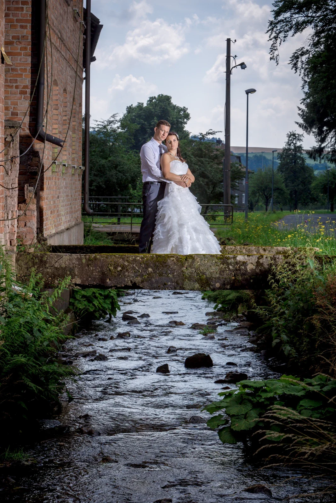 Ein Kuss über dem kleinen Wasserlauf – Hochzeit von Karina und Alex in Suhl