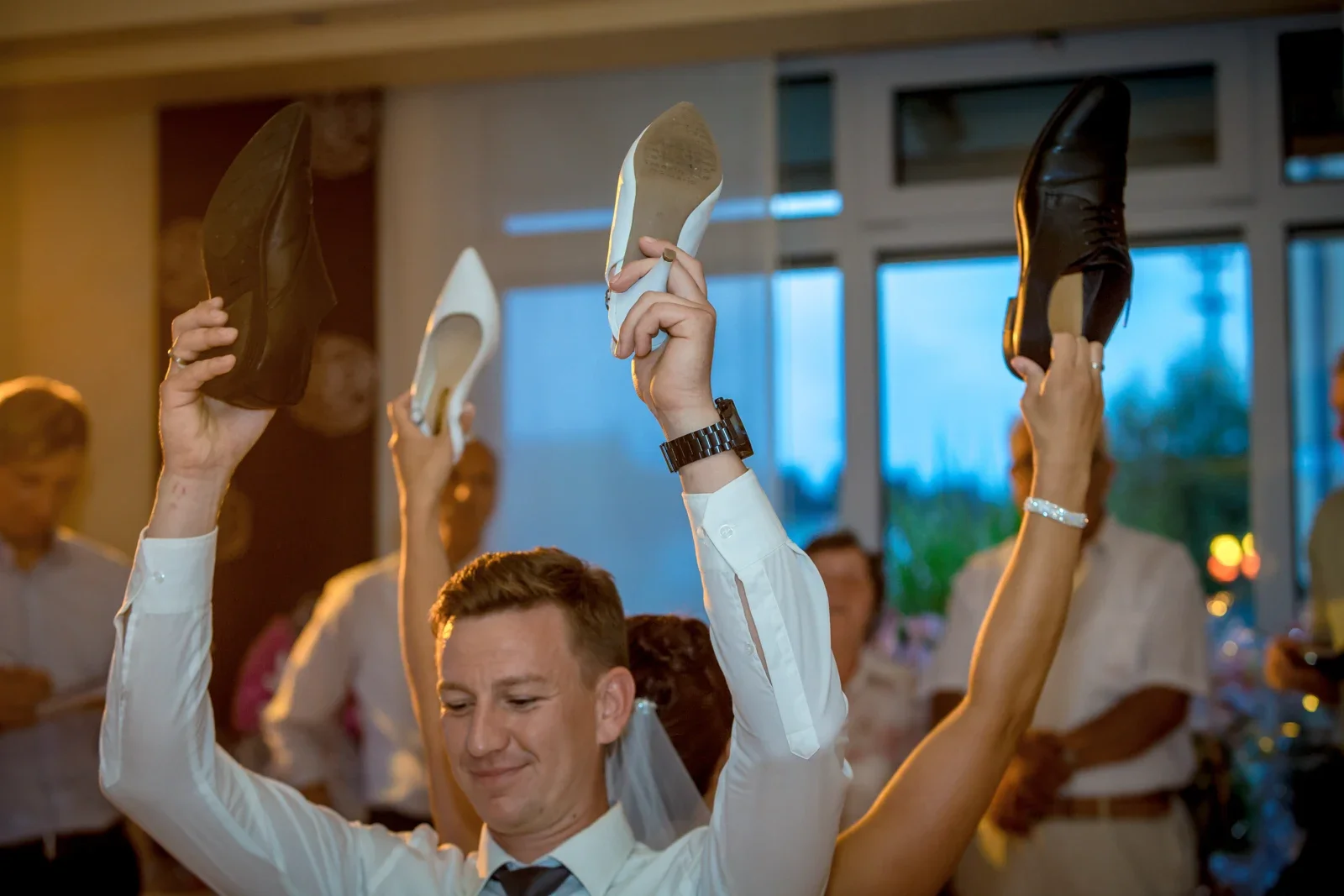 Ein Hochzeitsspiel mit den Schuhen – Hochzeit von Karina und Alex in Suhl