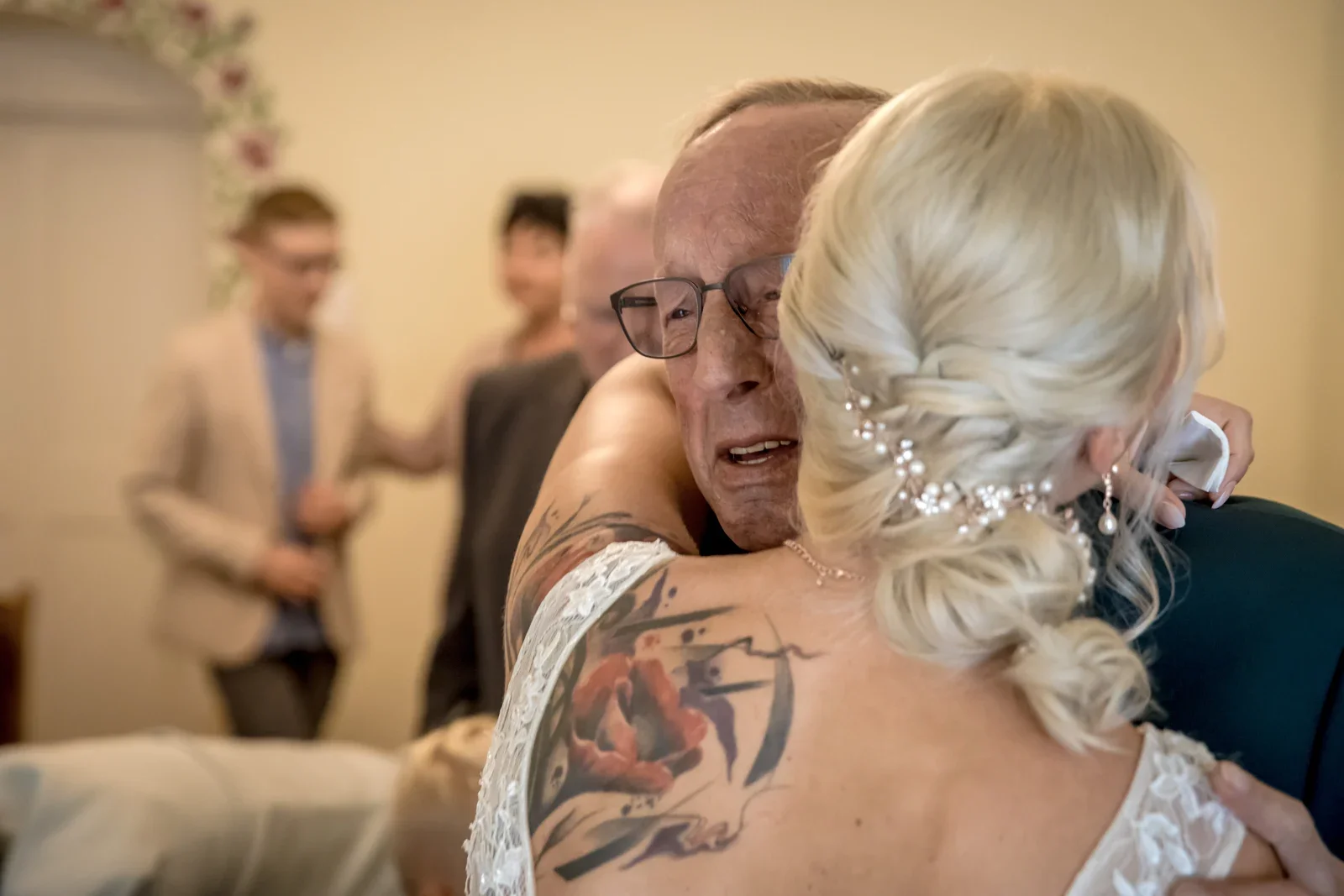 Eine herzliche Umarmung für Regina – Hochzeit von Regina und Eik in Tonna und Dachwig