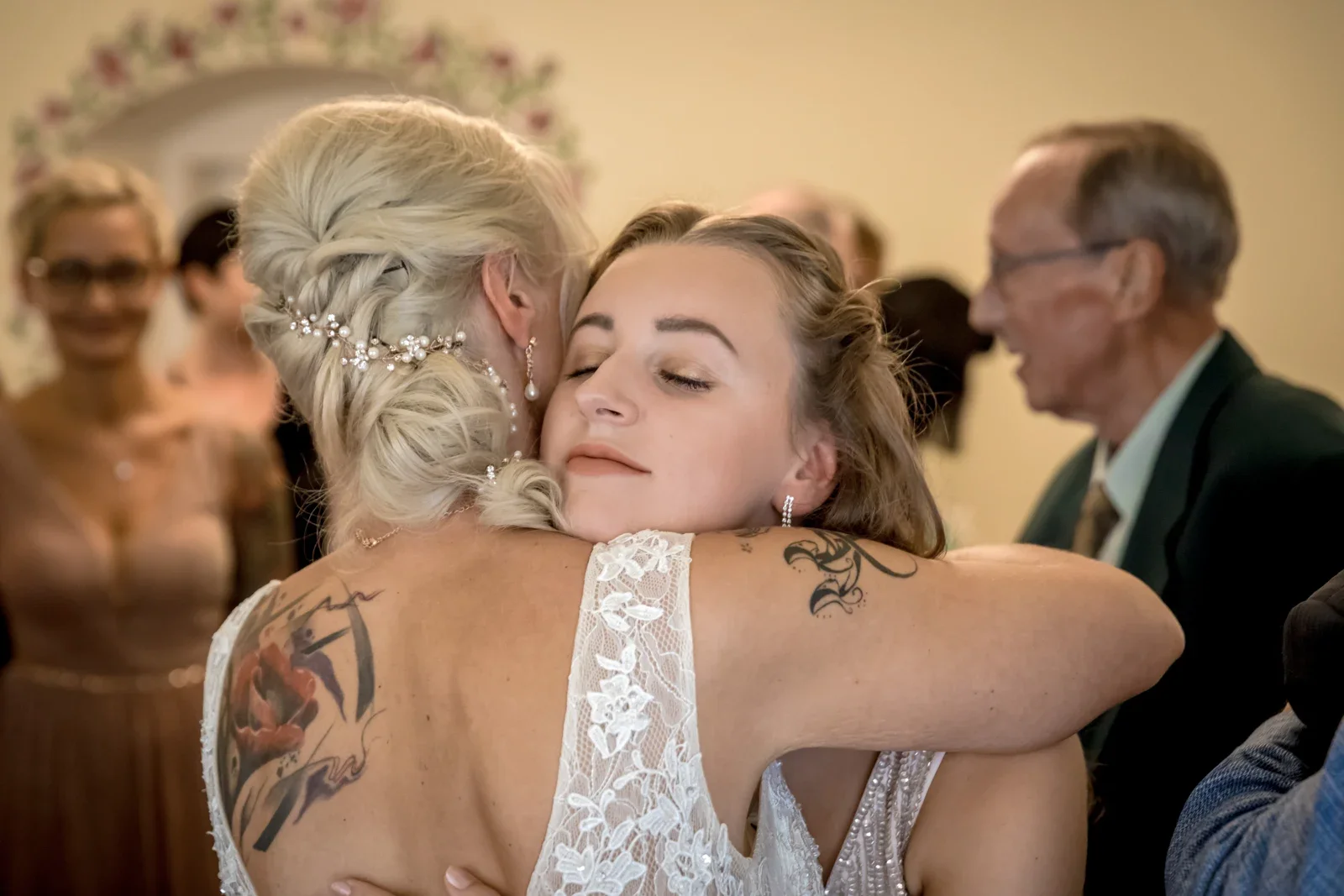 Glückwünsche nach der standesamtlichen Trauung – Hochzeit von Regina und Eik in Tonna und Dachwig