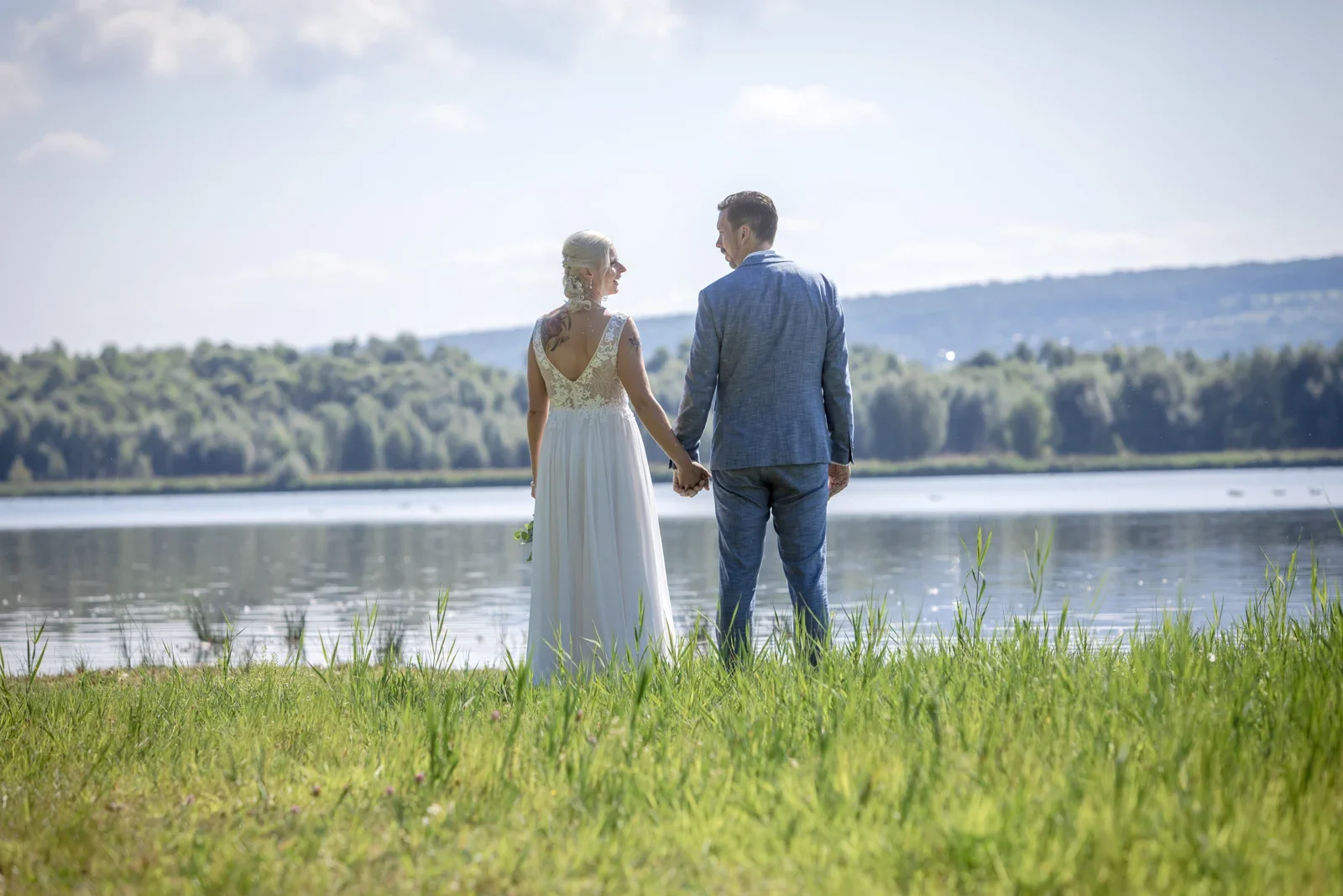 Hand in Hand am Stausee Dachwig – Hochzeit von Regina und Eik in Tonna und Dachwig
