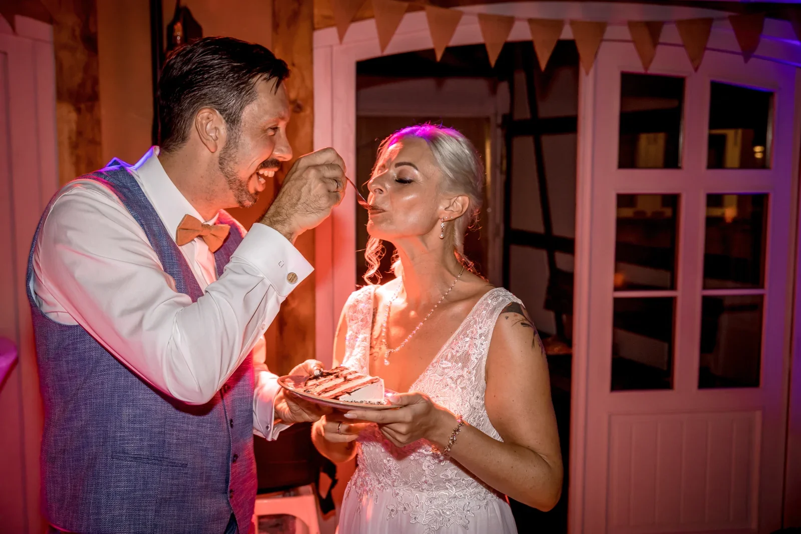 Ein Stück Hochzeitstorte für Eik – Hochzeit von Regina und Eik in Tonna und Dachwig