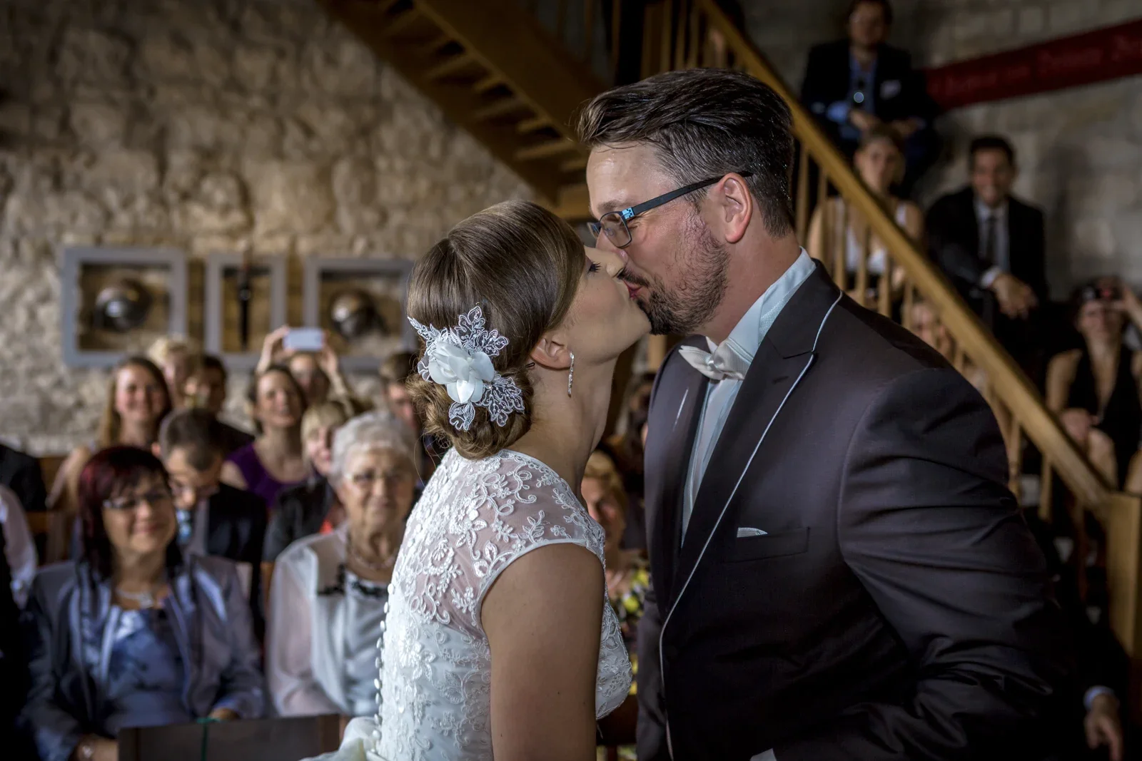 Ein Kuss nach dem Ja-Wort – Hochzeit von Marielle und Micha