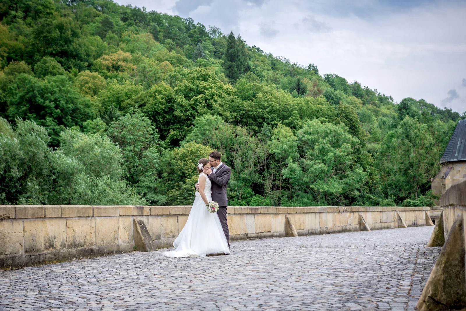 Marielle und Micha auf der steinernen Brücke – Hochzeit von Marielle und Micha