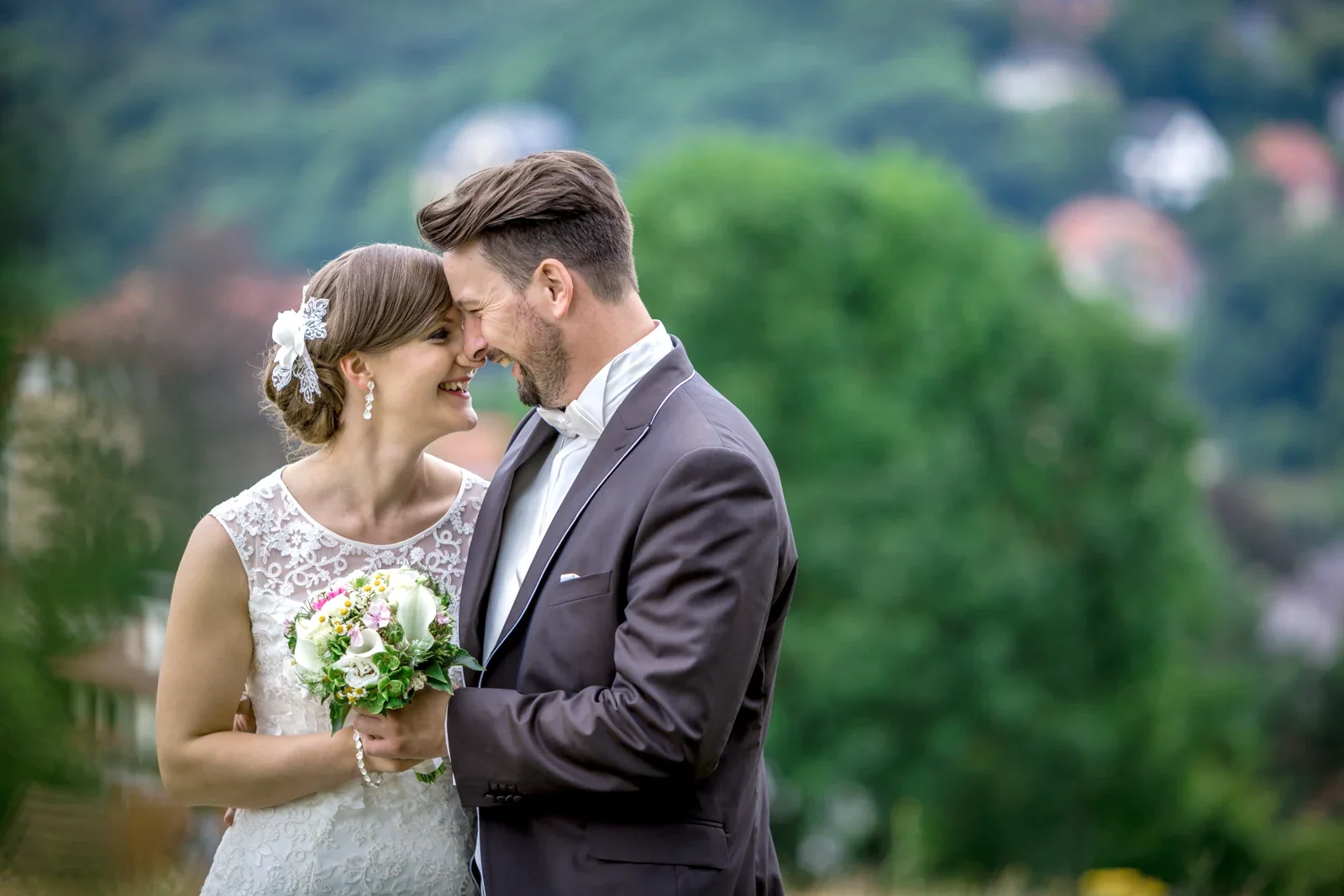 Ein vertrauter Moment mit weitem Ausblick – Hochzeit von Marielle und Micha
