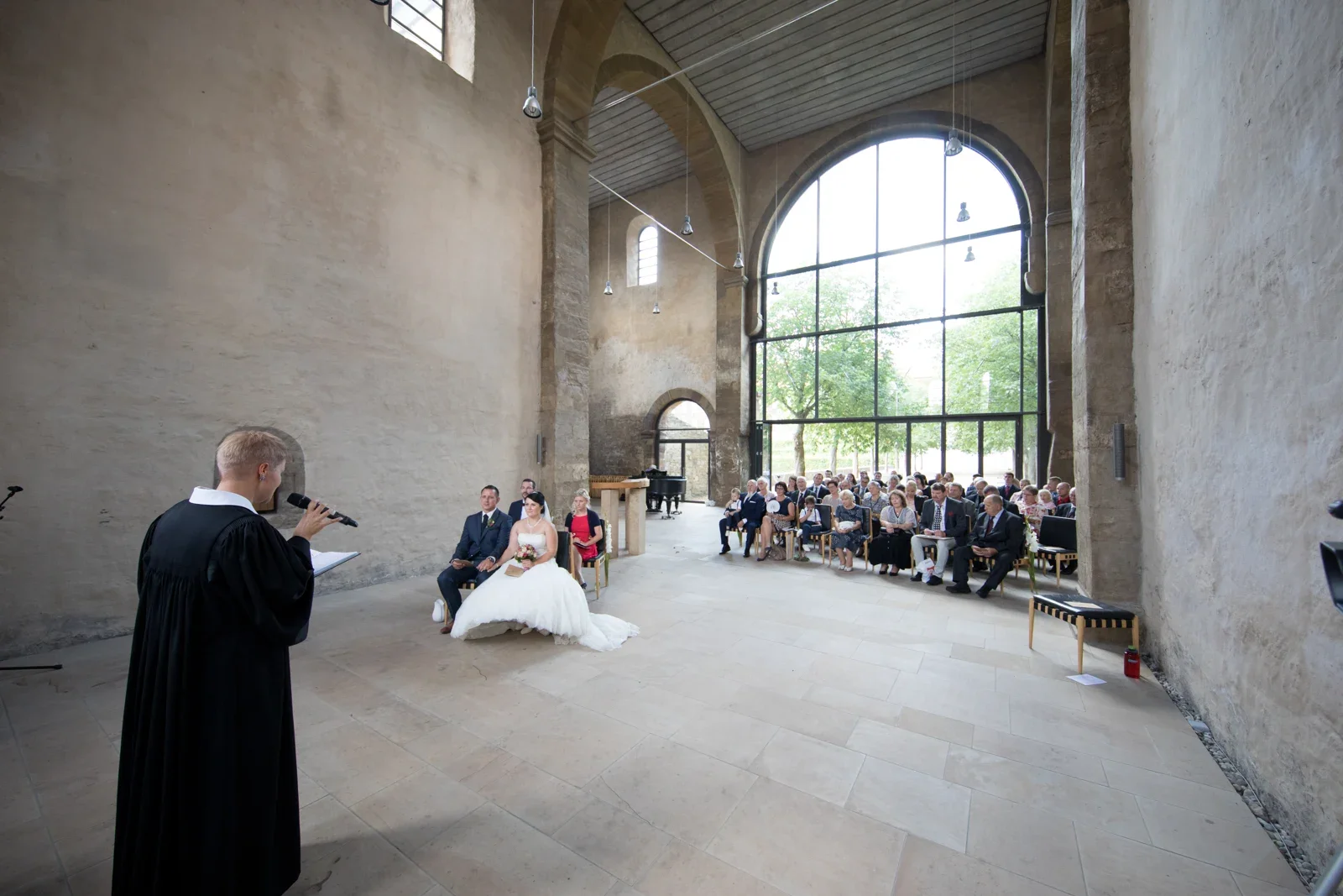 Die Trauung in der weiten Klosterkirche – Hochzeit von Dana und Matthias in Volkenroda und Mühlhausen