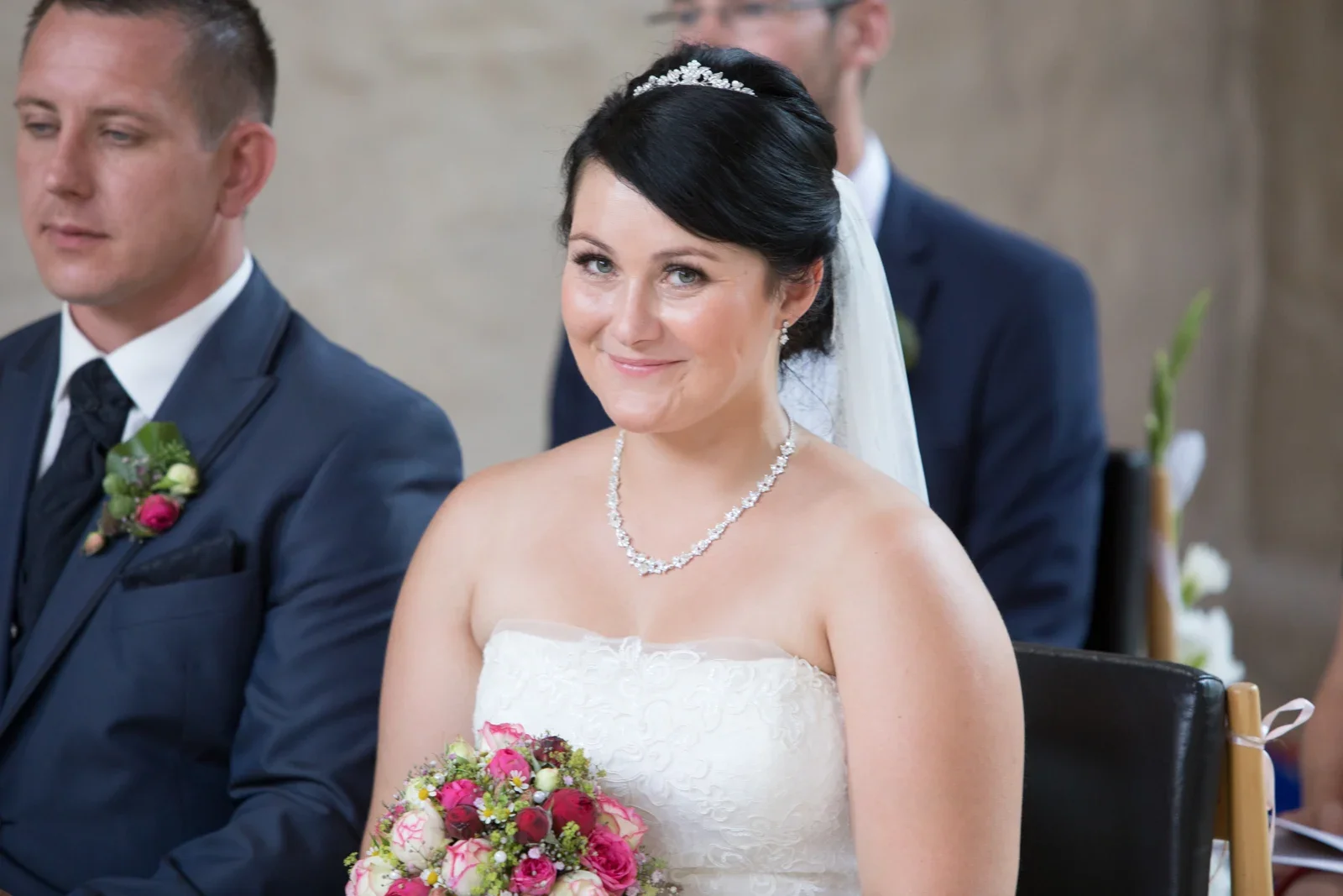 Ein Blick von Dana während der Trauung – Hochzeit von Dana und Matthias in Volkenroda und Mühlhausen