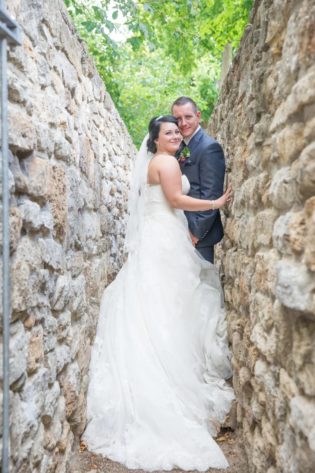 Dana und Matthias zwischen alten Steinmauern – Hochzeit von Dana und Matthias in Volkenroda und Mühlhausen