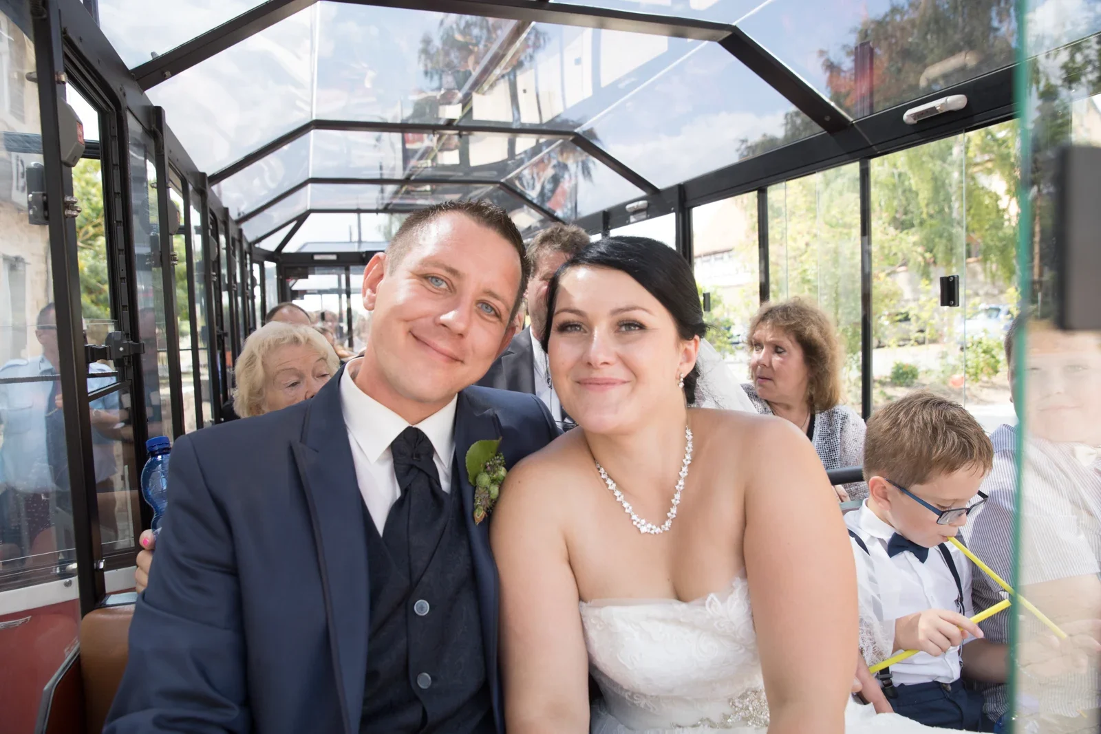 Dana und Matthias bei der Fahrt zur Feier – Hochzeit von Dana und Matthias in Volkenroda und Mühlhausen