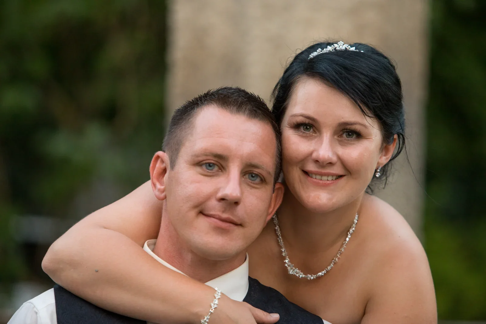 Ein gemeinsames Portrait im Grünen – Hochzeit von Dana und Matthias in Volkenroda und Mühlhausen
