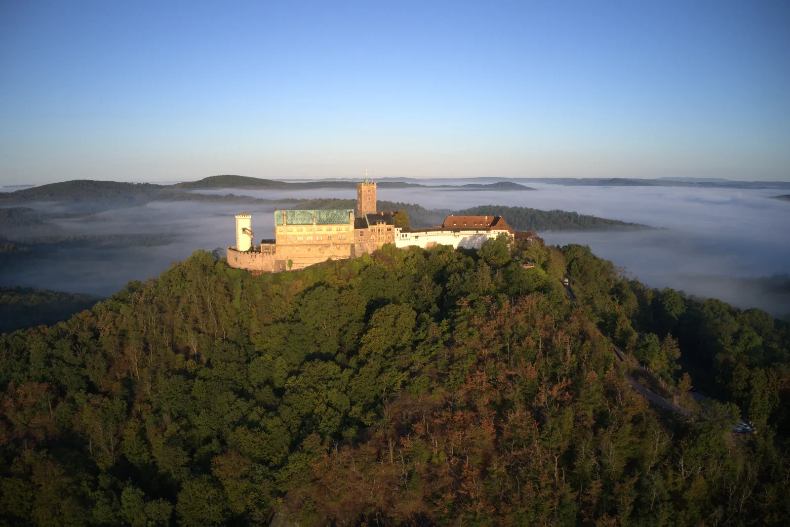 Die Wartburg über den Nebelfeldern – Hochzeit von Sabine und Robert auf der Wartburg und in Gotha