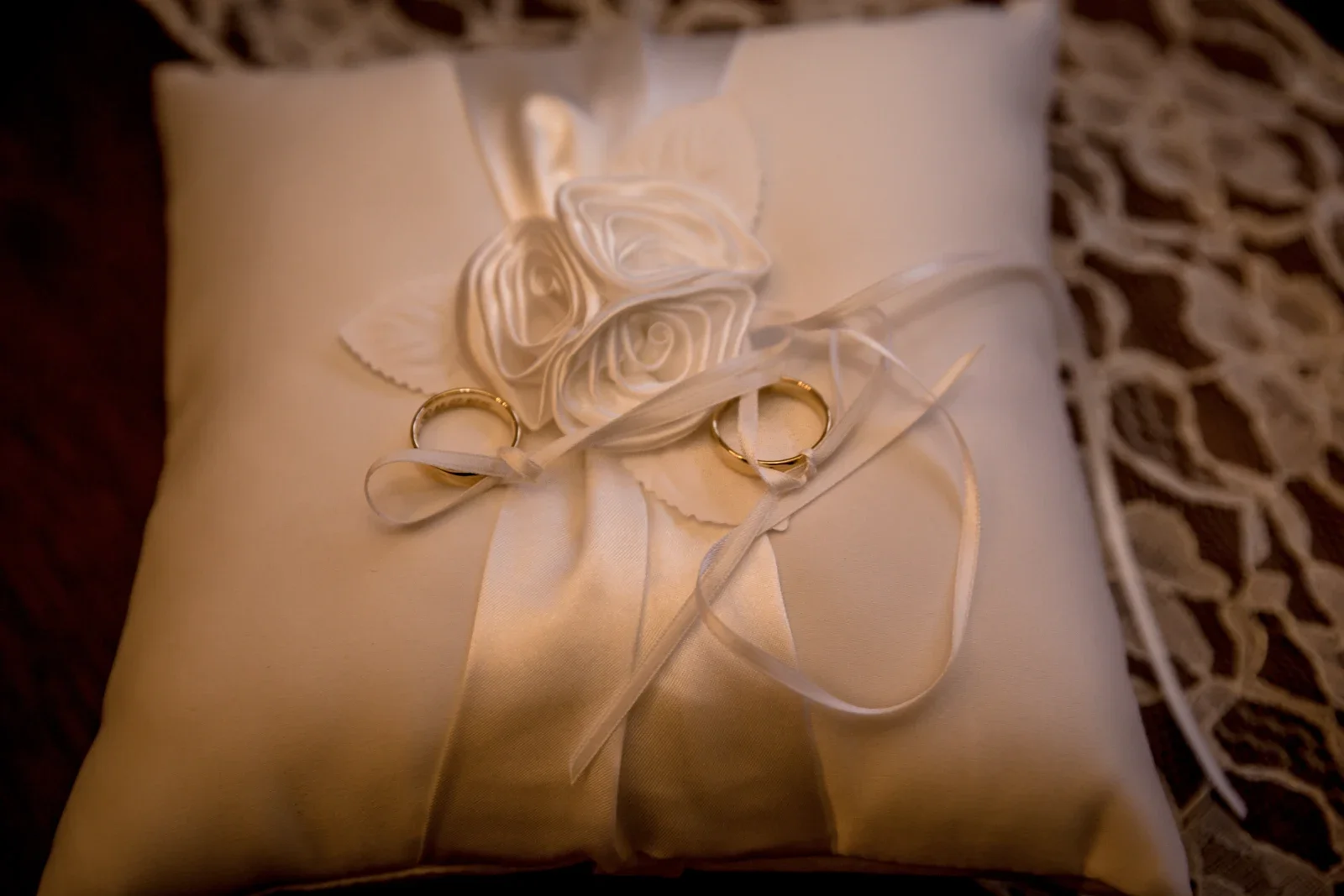 Die Eheringe liegen bereit – Hochzeit von Sabine und Robert auf der Wartburg und in Gotha