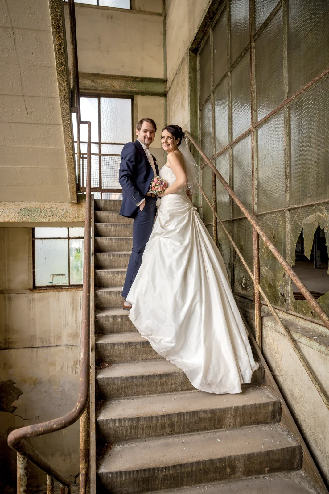 Zu zweit auf der alten Treppe – Hochzeit von Sabine und Robert auf der Wartburg und in Gotha