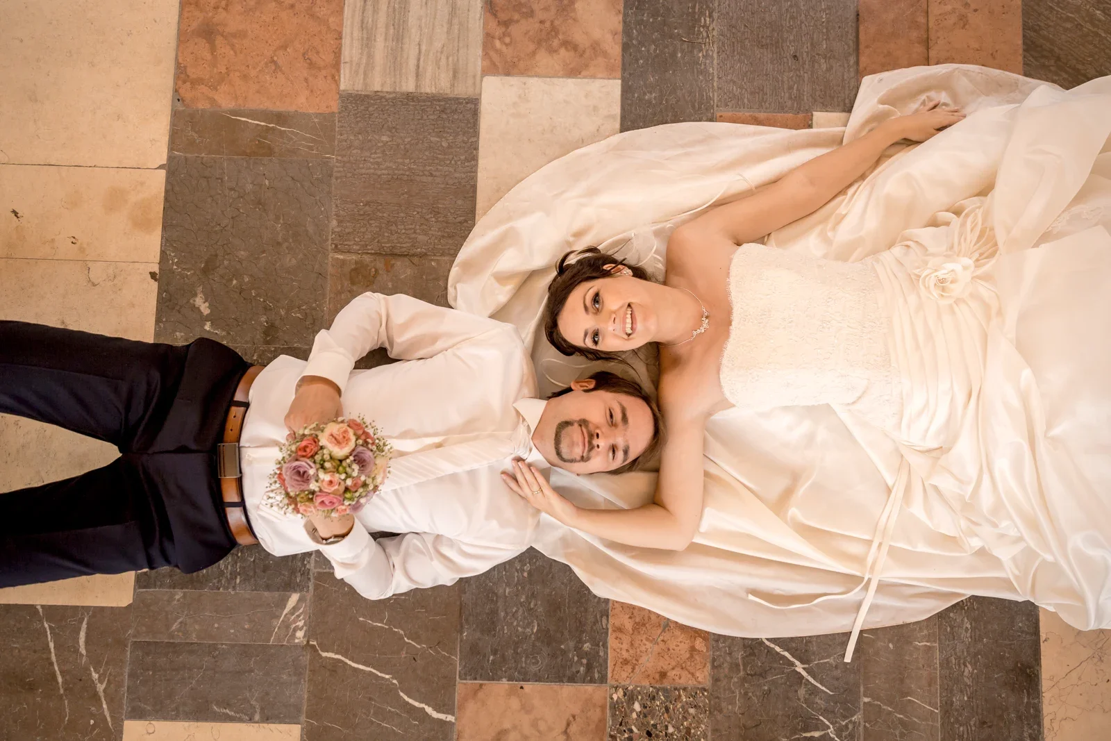 Kopf an Kopf im Automuseum – Hochzeit von Sabine und Robert auf der Wartburg und in Gotha