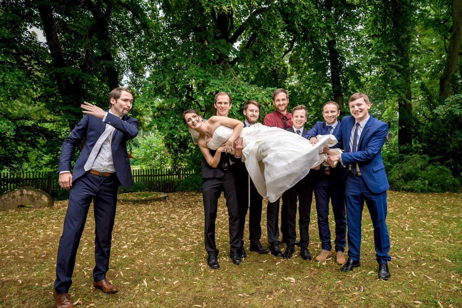 Sabine wird auf Händen getragen – Hochzeit von Sabine und Robert auf der Wartburg und in Gotha