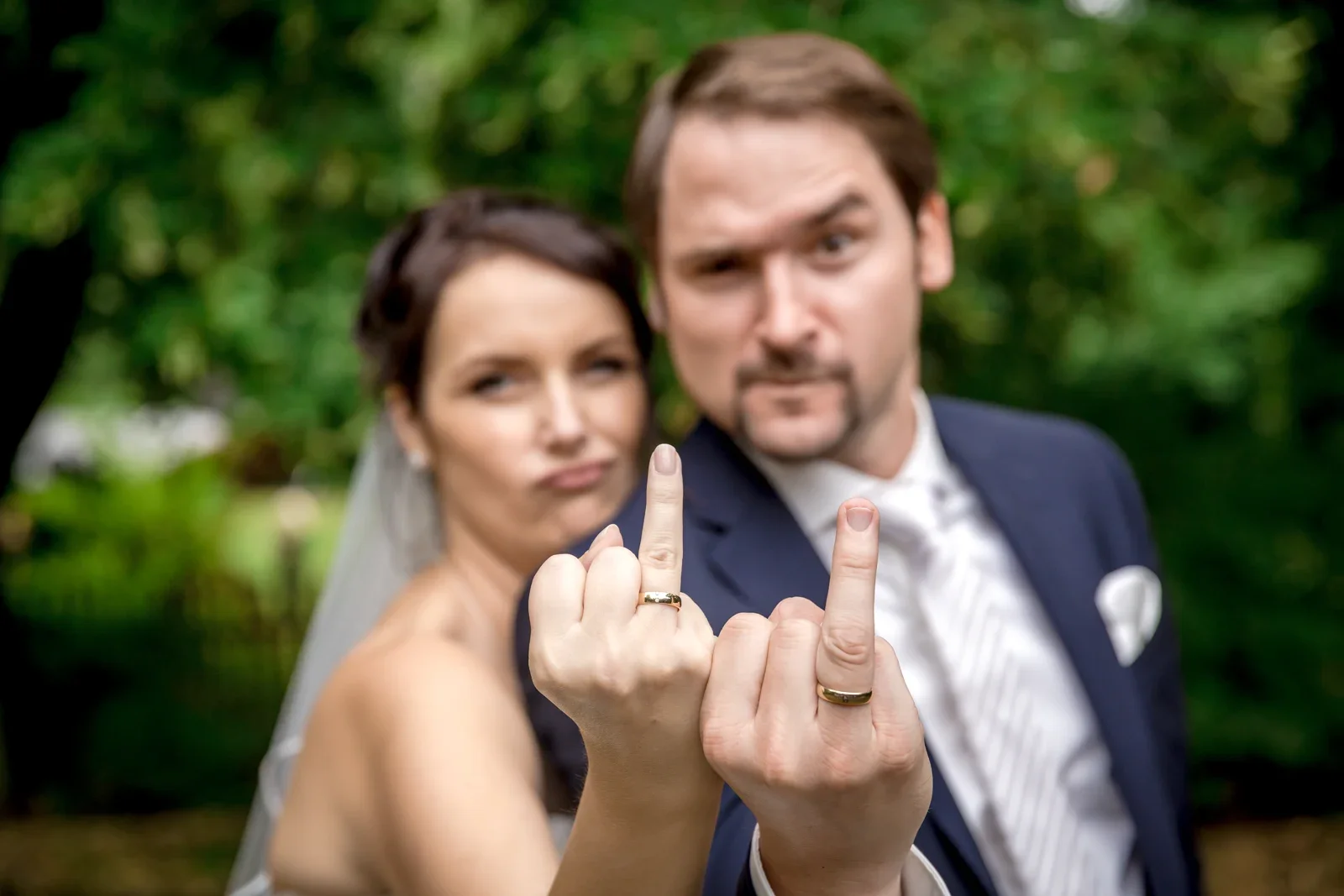 So zeigen die beiden ihre Ringe – Hochzeit von Sabine und Robert auf der Wartburg und in Gotha