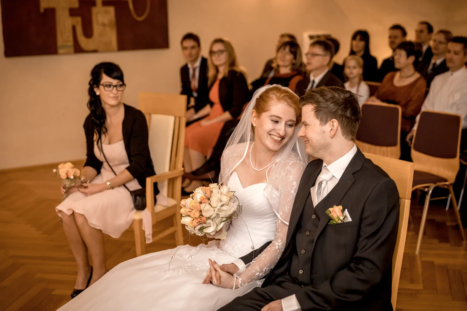 Maria und Johannes während der standesamtlichen Trauung – Novemberhochzeit von Johannes und Maria in Sondershausen