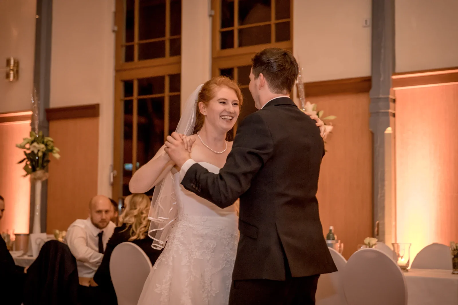 Der Hochzeitstanz von Maria und Johannes – Novemberhochzeit von Johannes und Maria in Sondershausen