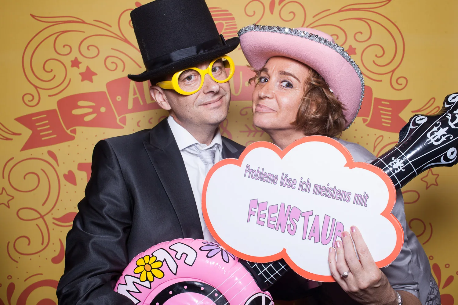 Fotobox-Duo mit Zylinder, rosa Hut und Sprechblase – Beispiel aus der Fotobox-Galerie von Delf Zeh