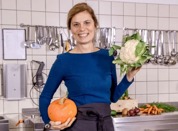 Sarah Wiener im SRH Zentralklinikum Suhl – Portraits für Magazin und Werbung – Aufnahme 3 von Delf Zeh