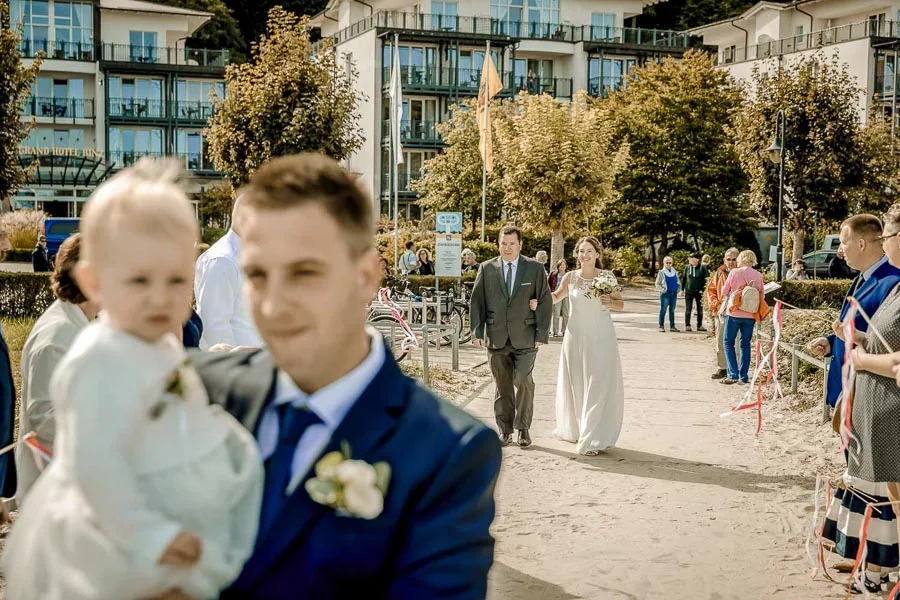 Strandhochzeit in Binz – Hochzeitsfotos von Jennifer und Matze – Aufnahme 3 von Delf Zeh
