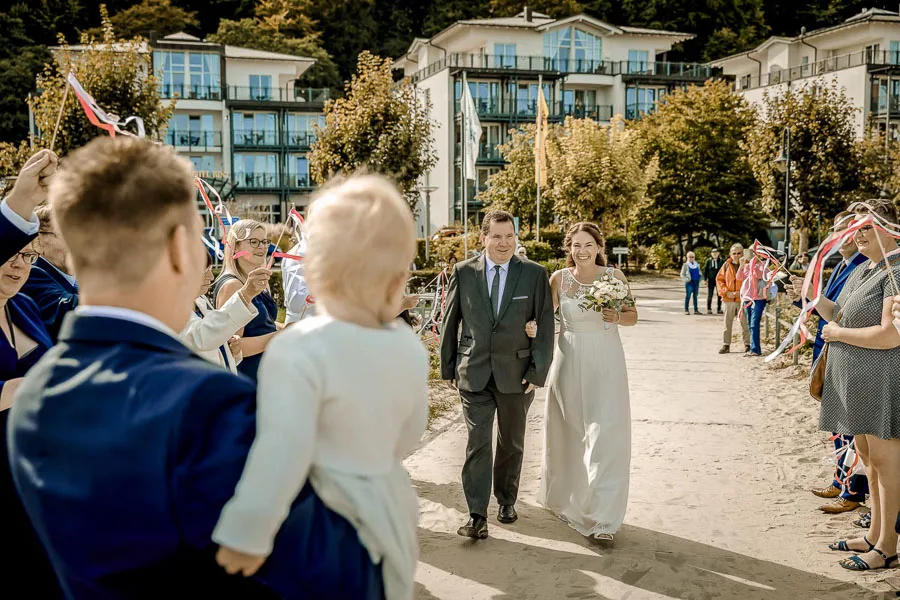 Strandhochzeit in Binz – Hochzeitsfotos von Jennifer und Matze – Aufnahme 4 von Delf Zeh
