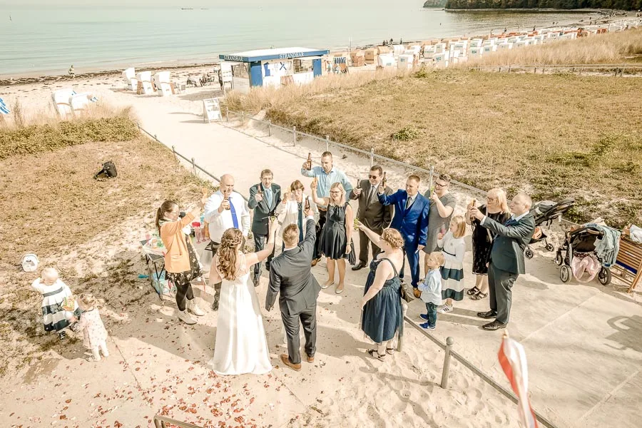 Strandhochzeit in Binz – Hochzeitsfotos von Jennifer und Matze – Aufnahme 18 von Delf Zeh