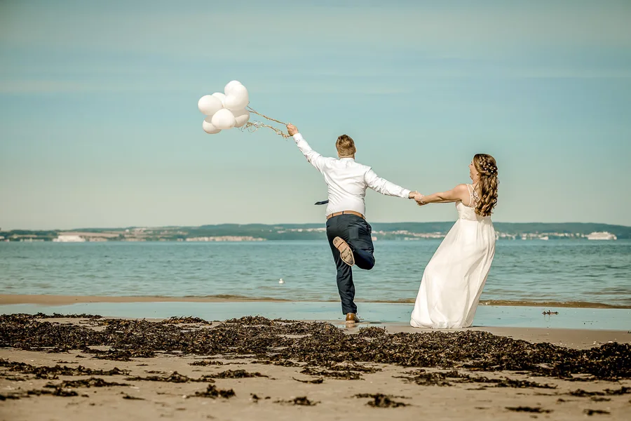 Strandhochzeit in Binz – Hochzeitsfotos von Jennifer und Matze – Aufnahme 23 von Delf Zeh