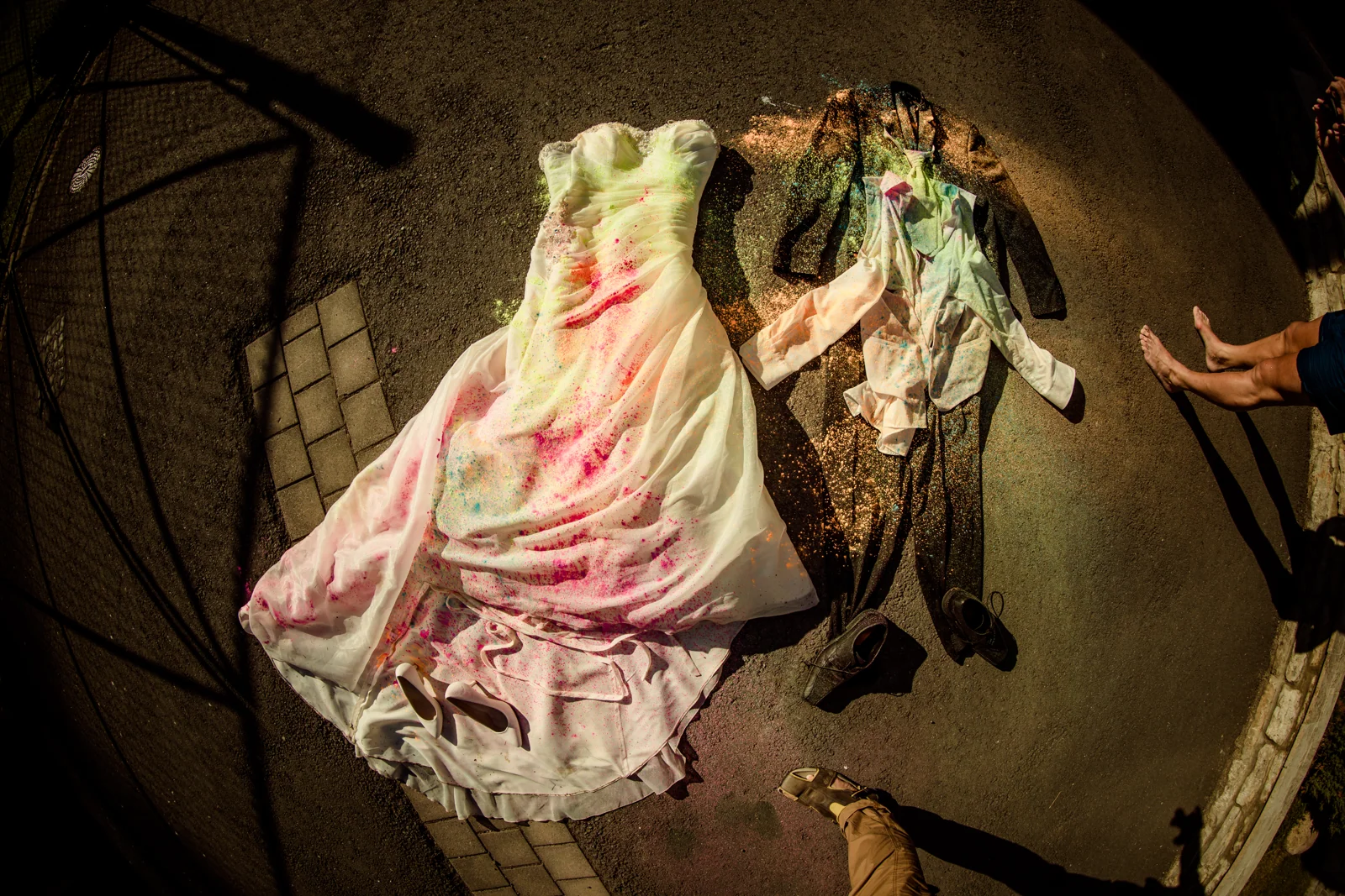Kleid und Anzug nach dem Shooting – Sabrinas etwas andere Antwort auf den Fotowunsch des Brautausstatters ;-) – Trash the Dress mit Sabrina und Jan