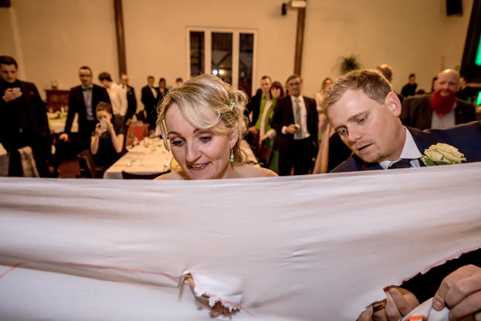 Das Herz wird aus dem Laken geschnitten – Winterhochzeit von Anika und Marcus auf Schloss Ettersburg und in Weimar