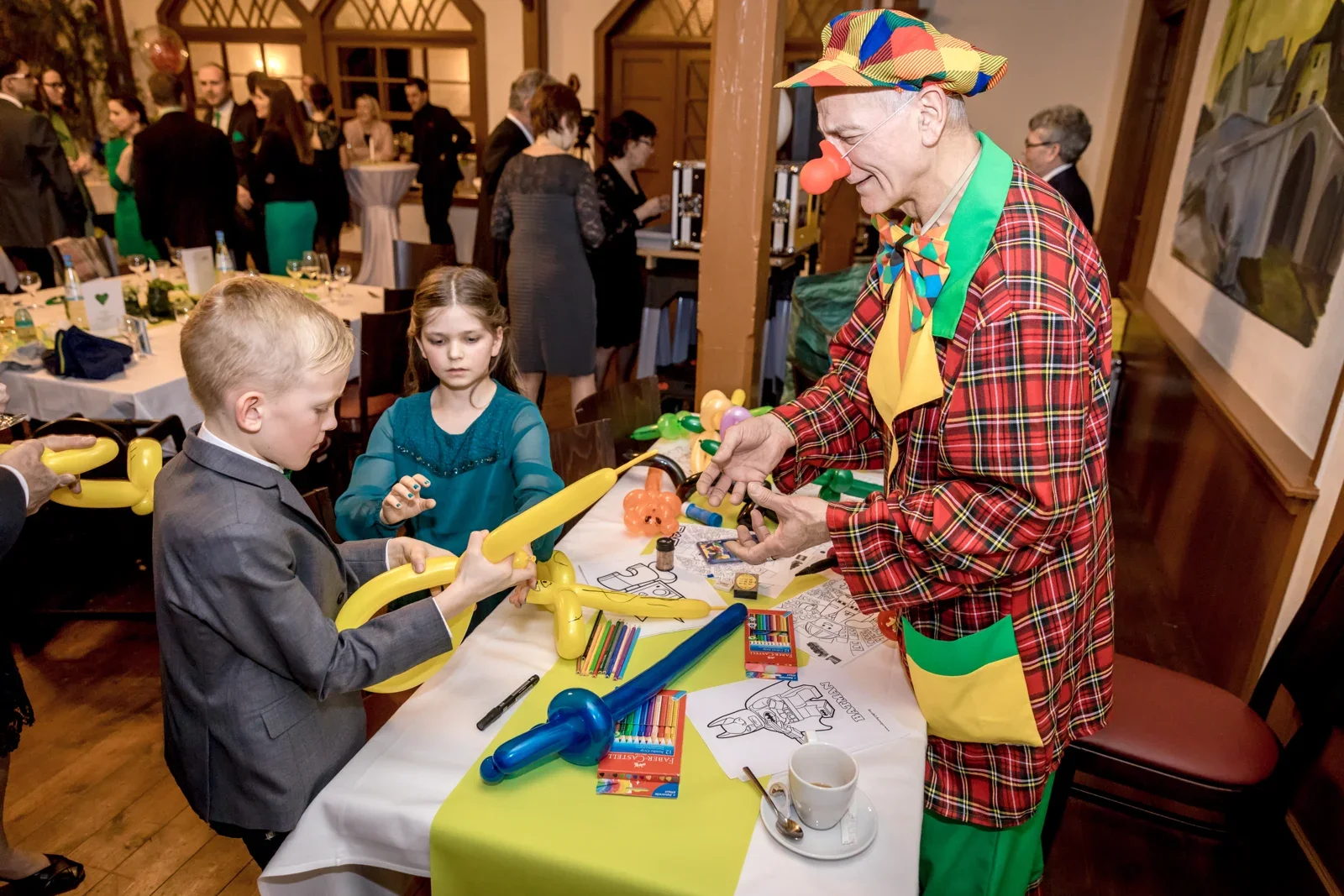 Ein bunter Beitrag für die kleinen Gäste – Winterhochzeit von Anika und Marcus auf Schloss Ettersburg und in Weimar
