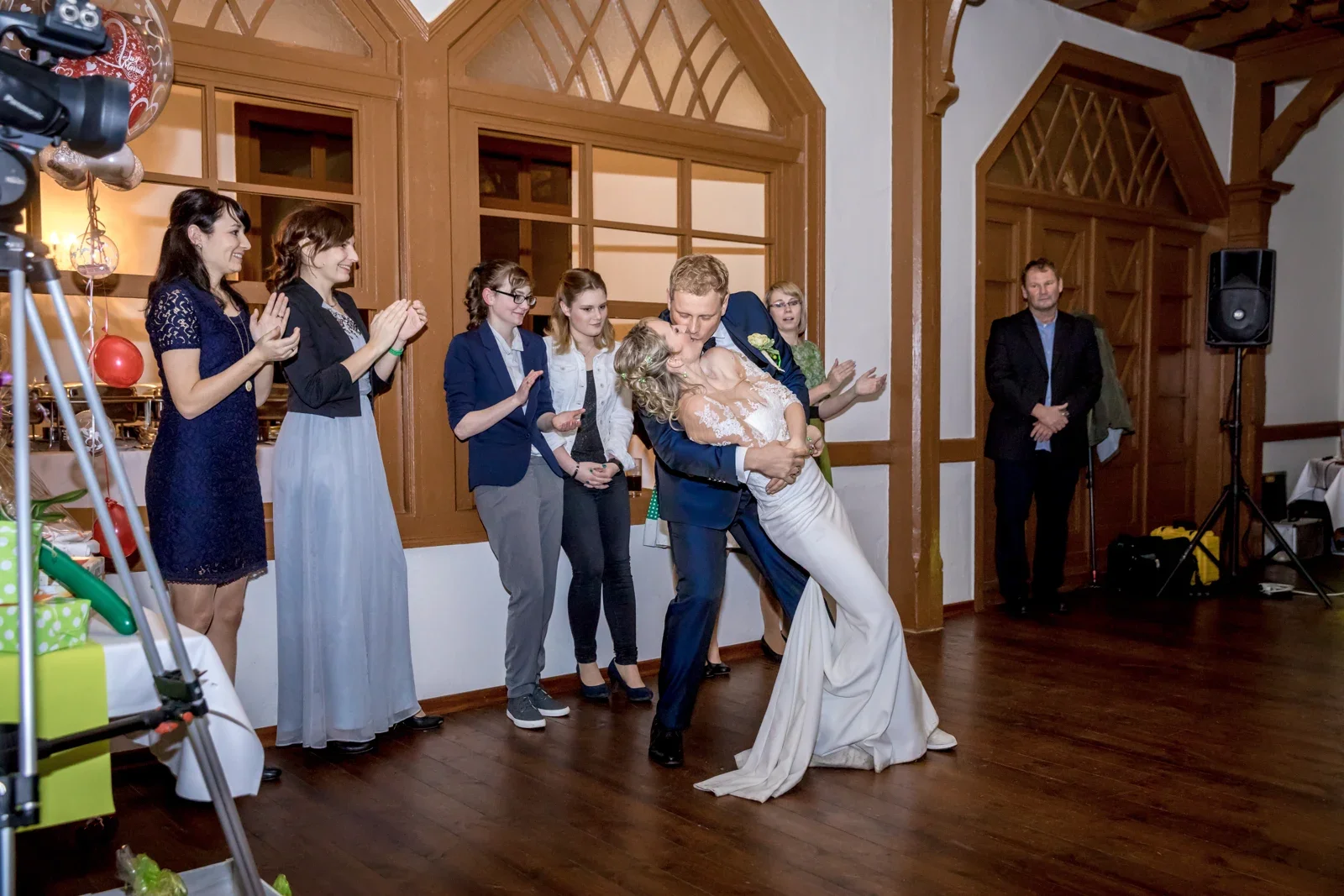 Anika und Marcus beim Hochzeitstanz – Winterhochzeit von Anika und Marcus auf Schloss Ettersburg und in Weimar